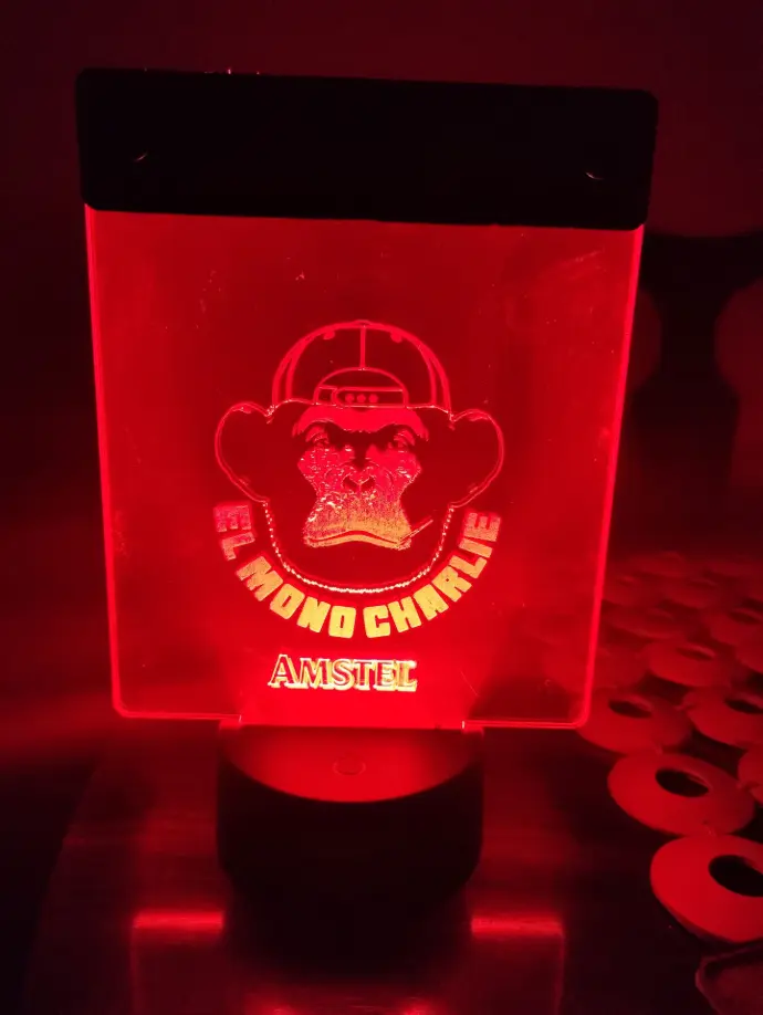 Rótulo luminoso de metacrilato personalizado para restaurante