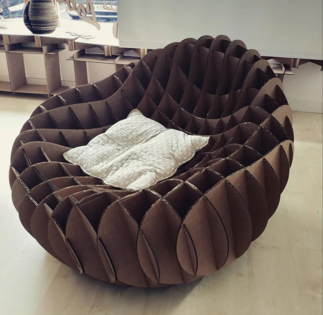 Mueble de cartón ondulado fabricado sin pegamento mediante encajes