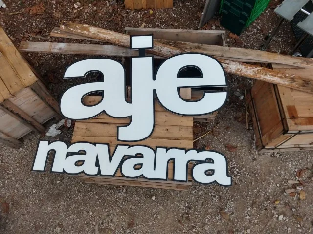Letras corpóreas personalizadas para AJE Navarra