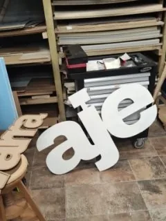 Proceso de fabricación de letras corpóreas personalizadas