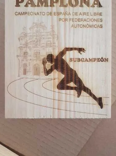 Trofeo personalizado en madera