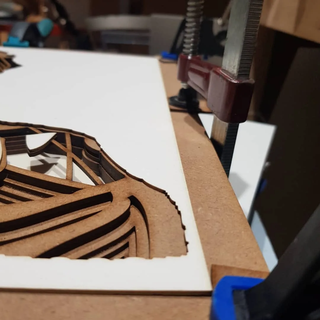 Cuadro personalizado fabricado con corte y grabado láser — detalle 2