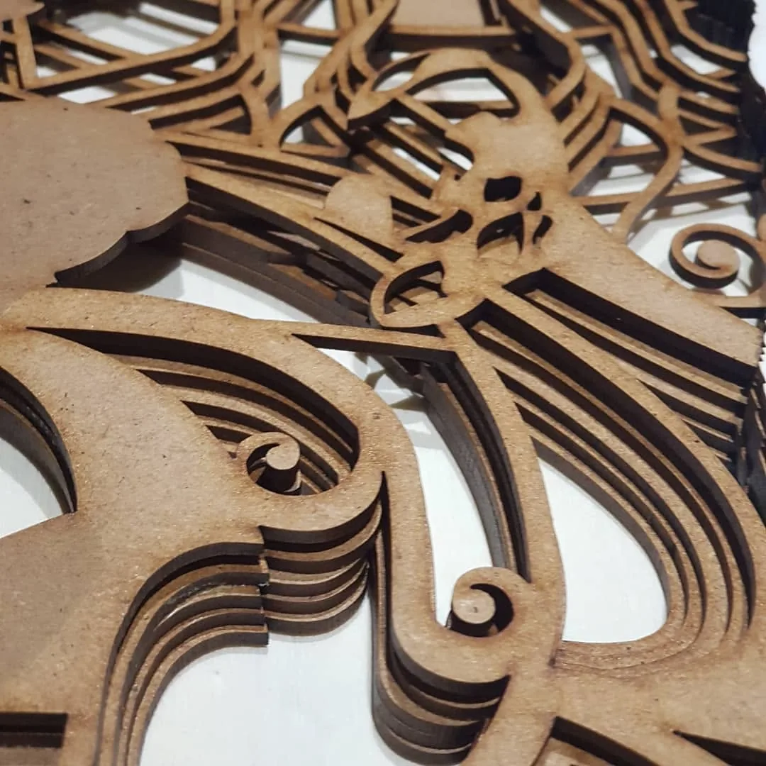 Cuadro personalizado fabricado con corte y grabado láser — detalle 7