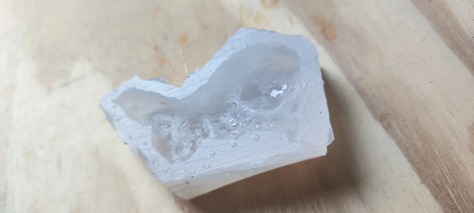 Molde de silicona alimentaria terminado con forma de liebre para el pincho Caza Dubái