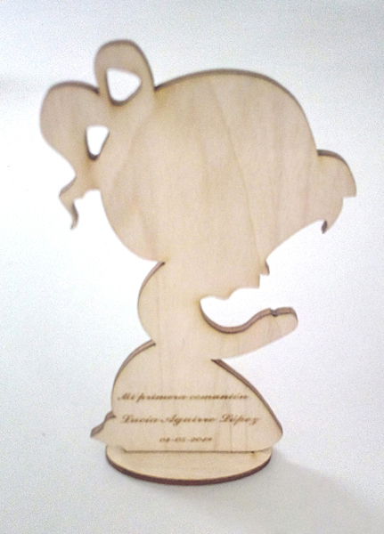 Figura de primera comunion en madera personalizada con nombre Lucia fabricada por TOVARNA