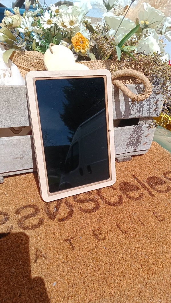 Soporte de tablet de madera en establecimiento de hostelería en Bilbao - TOVARNA