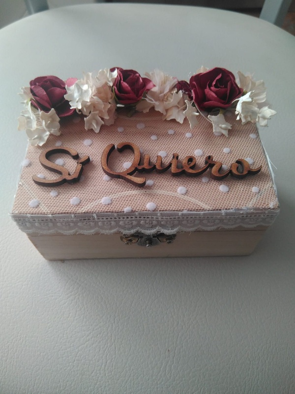 Portaalianzas de caja de madera grabada Si Quiero para boda - detalles boda personalizados TOVARNA