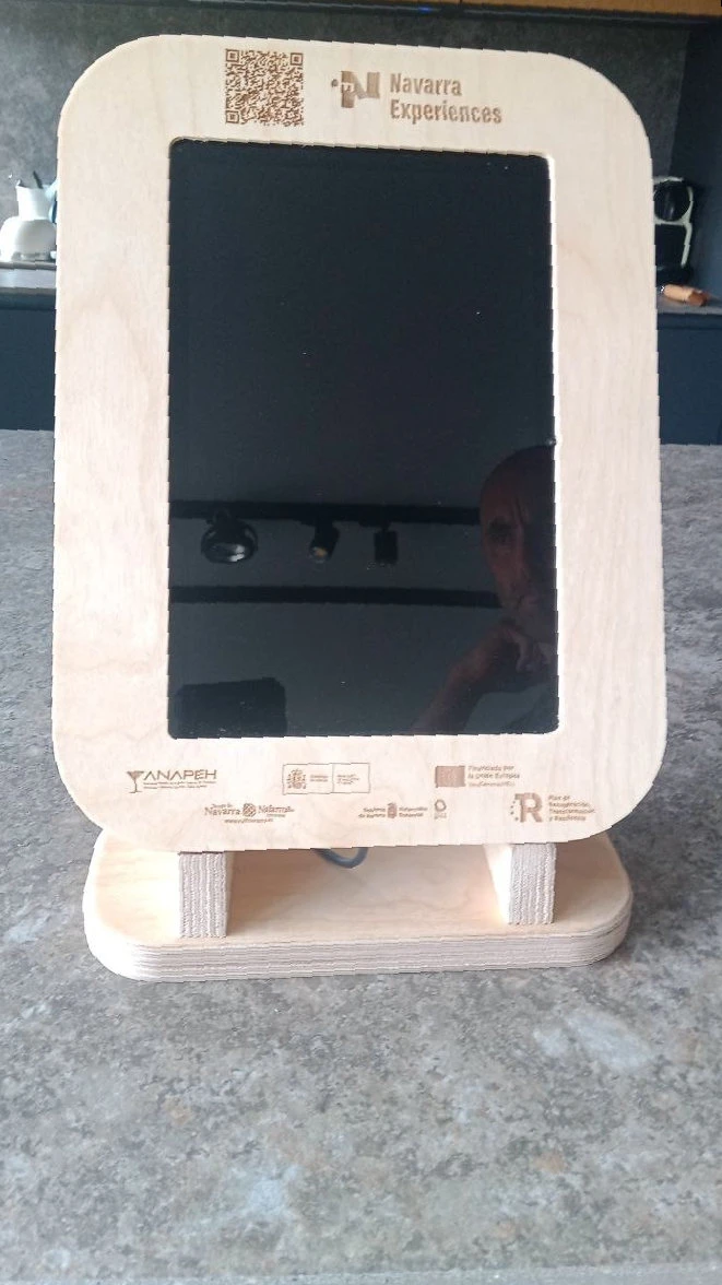 [TOV-TABLET-PROT-001] Protector de tableta personalizado en madera